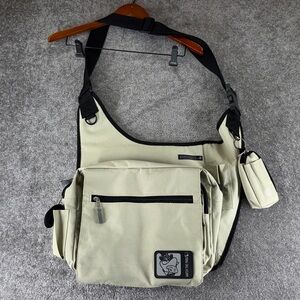 Compack Team Shoulder Messenger Bag Cream Watch The Frog Warner Bros Collectible